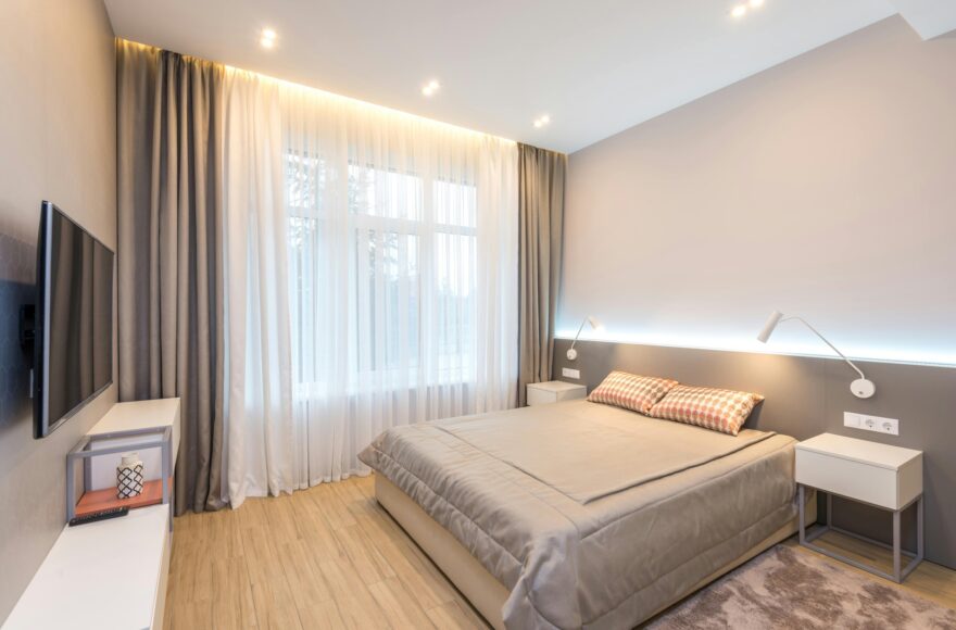 jakie zasłony do beżowych ścian