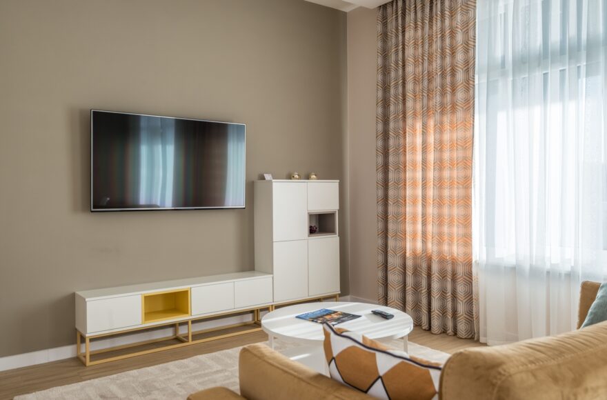 Jak ukryć kable od TV